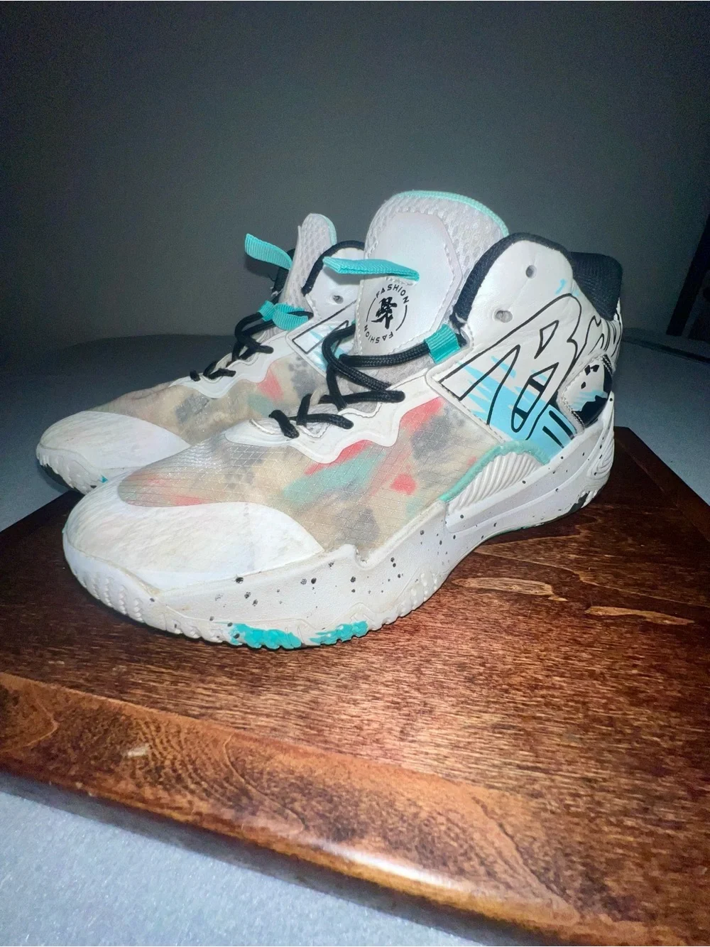 Unisex basketball shoes high top graffiti sneakers size US 7 women’s/ 6 men’s